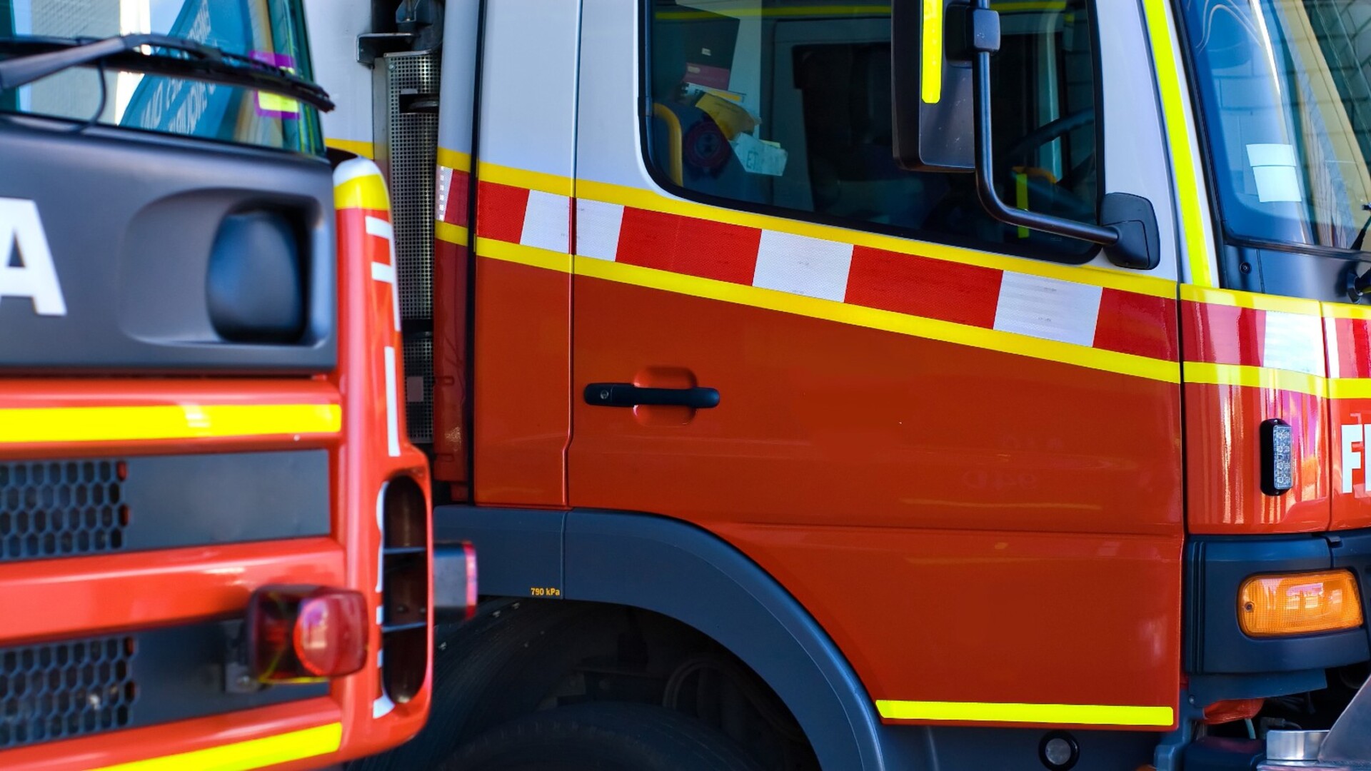 Fire tears through Melbourne shopping complex