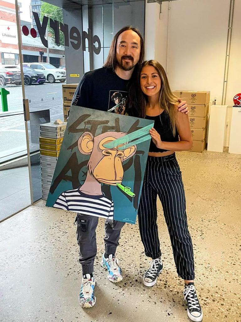 Danielle presenting a portrait to Steve Aoki.