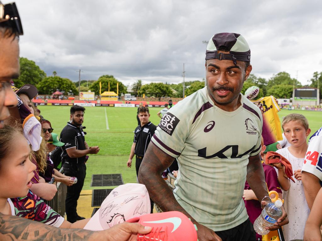 Ezra Mam greets fans. Picture: Kevin Farmer