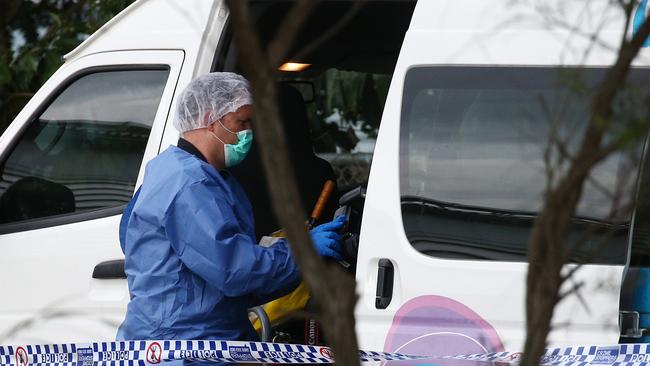 Police officers attend Hambledon State School at Edmonton, where a 3-year-old was found dead in a Goodstart Early Learning Centre minibus. PICTURE: BRENDAN RADKE