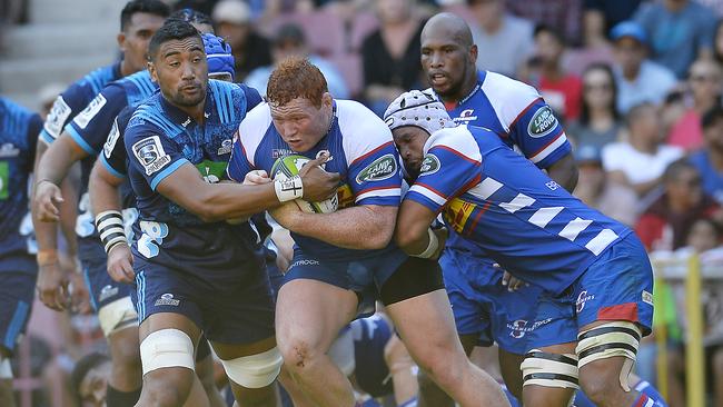 Steven Kitshoff of the Stormers makes a run against the Blues.