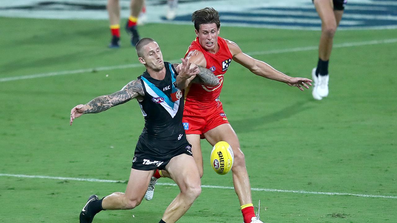 David Swallow competes for a ball with Hamish Hartlett on Saturday night.