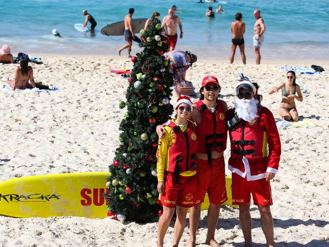 SYDNEY, AUSTRALIA - NewsWire Photos, DECEMBER, 25 2021: Lifeguards are seen at Bondi Beach As Omicron continues to spread, NSW has recorded 6288 new Covid-19 cases this Christmas. Picture: NCA NewsWire / Gaye Gerard