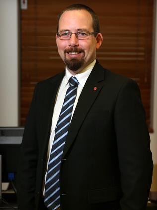 Under review ... Senator Ricky Muir has asked the car industry to reconsider its position on car servicing.