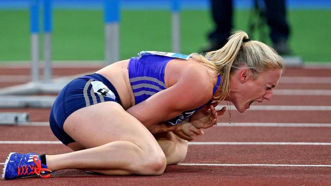 Sally Pearson shouts in pain after hitting after hitting a hurdle at the Golden Gala IAAF athletic meeting, in Rome's Olympic Stadium on June 4, 2015.