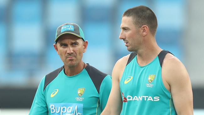 DUBAI, UNITED ARAB EMIRATES - OCTOBER 09: Justin Langer, coach of Australia, speaks with Shaun Marsh and Usman Khawaja of Australia after play during day three of the First Test match in the series between Australia and Pakistan at Dubai International Stadium on October 09, 2018 in Dubai, United Arab Emirates. (Photo by Ryan Pierse/Getty Images)