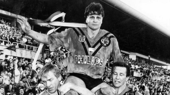 Garry Jack (L) and Bruce McGuire (R) hoist Tigers' player Wayne Pearce on their shoulders during his lap of honour after his final match, Balmain v Parramatta, at Leichhardt Oval, 19/08/1990.