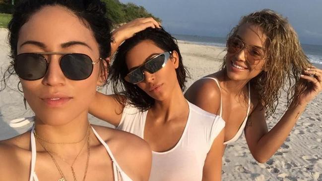 This picture of Steph Shep, Kim Kardashian and Jasmine Sanders in Mexico has been cropped just enough so you don’t see the nipple #sorrynotsorry. (Pic: Instagram)