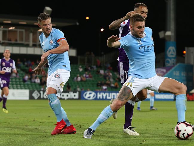 PERTH, AUSTRALIA - DECEMBER 08: Bart Schenkeveld of Melbourne controls the ball against Diego Castro of the Glory during the round seven A-League match between the Perth Glory and Melbourne City at nib Stadium on December 08, 2018 in Perth, Australia. (Photo by Paul Kane/Getty Images)