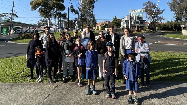 A group of Reservoir residents have united in anger over the lack of safety measures at a busy intersection, where school students have to make a “dangerous” walk to school.