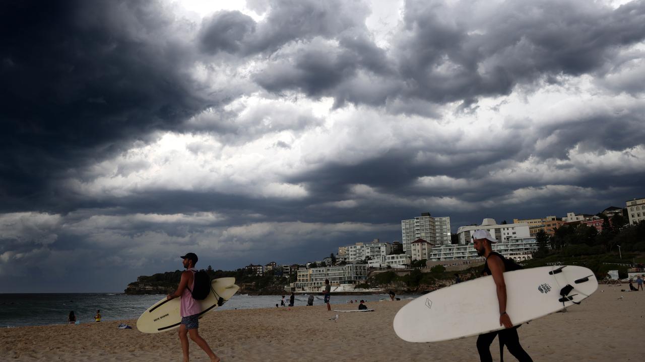 A storm front as it approaches Bondi Beach. Picture by Damian Shaw