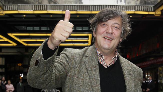 Stephen Fry - not Microsoft's biggest fan by a long shot. But likes the WP7 / AP