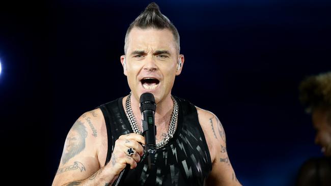 Robbie Williams Australia tour: Singer flashes junk to crowd | Photos ...