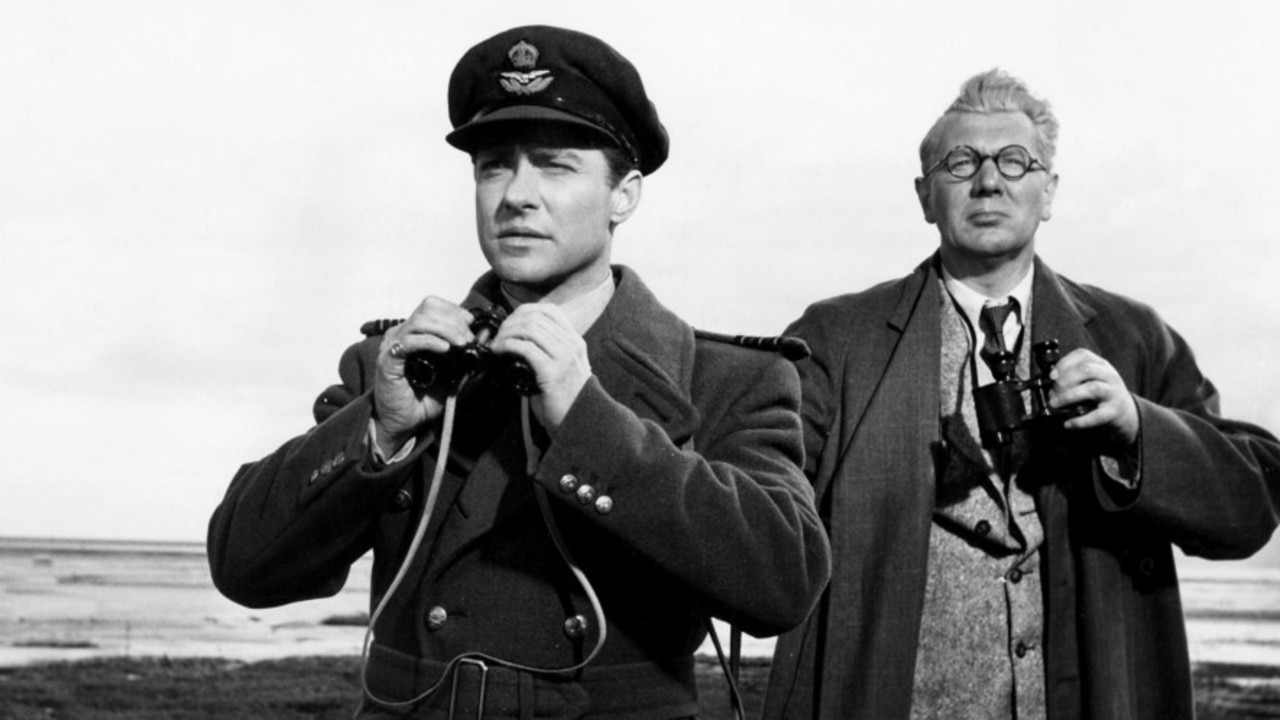 Richard Todd as Guy Gibson and Michael Redgrave as Barnes Wallis in a scene from the 1955 film The Dam Busters.