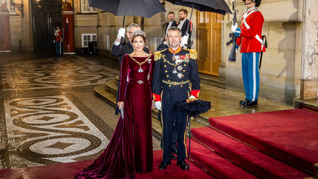 “绝对自信”：肢体语言专家在玛丽公主成为丹麦女王之前的历史性郊游后称赞她