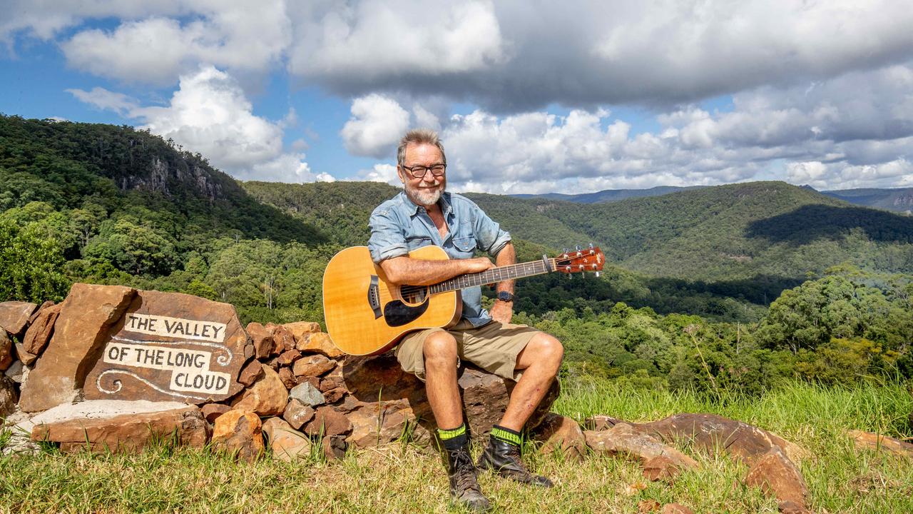 John Williamson: Old Man Emu singer releases new book as song turns 50 ...