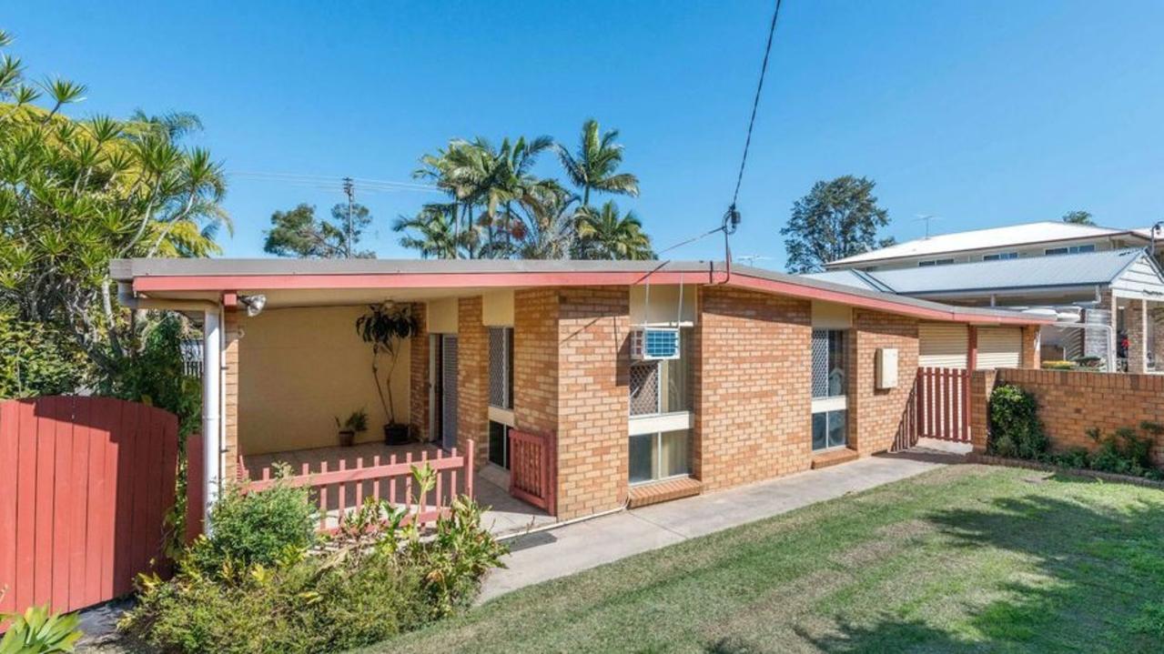 Mango Hill ‘$1 House’ Sells After Spirited Bidding At Auction 