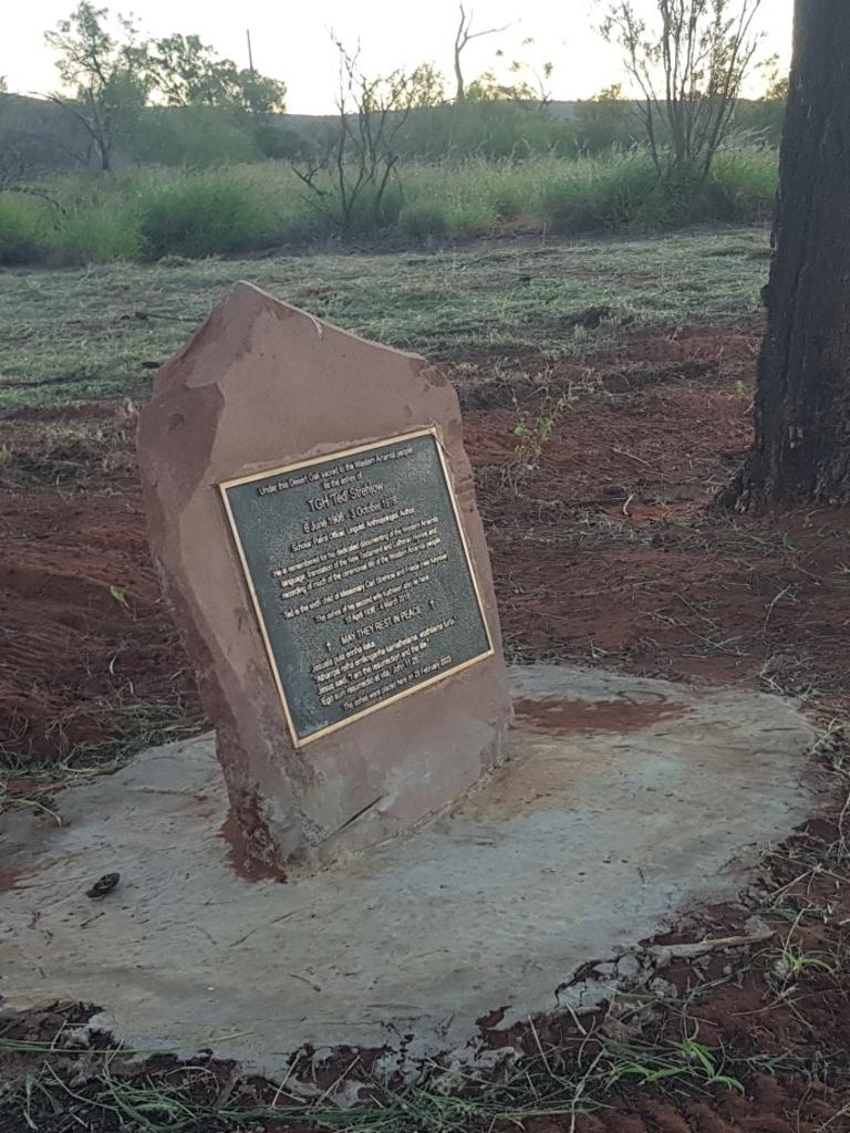 The plaque honouring Ted Strehlow and his second wife Kathleen on the Finke Cauaeway.