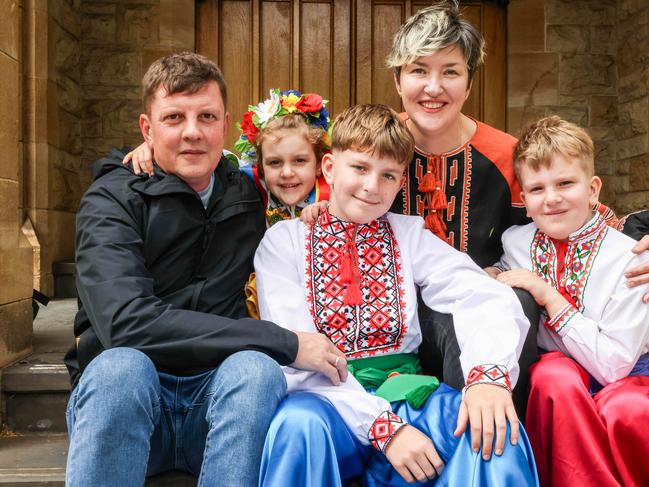 NEWS ADVUkrainian RefugeesParents Iryna  and Maskym Buynevuch withe their kids Mark 11, Yan 8 and KiraImage/Russell Millard Photography