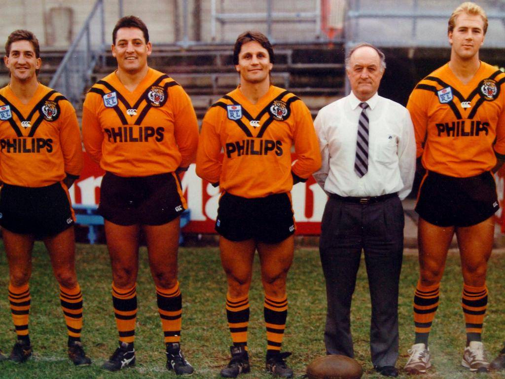 Keith Barnes with the star-studded 1989 Balmain Tigers. Picture: Ross Schultz