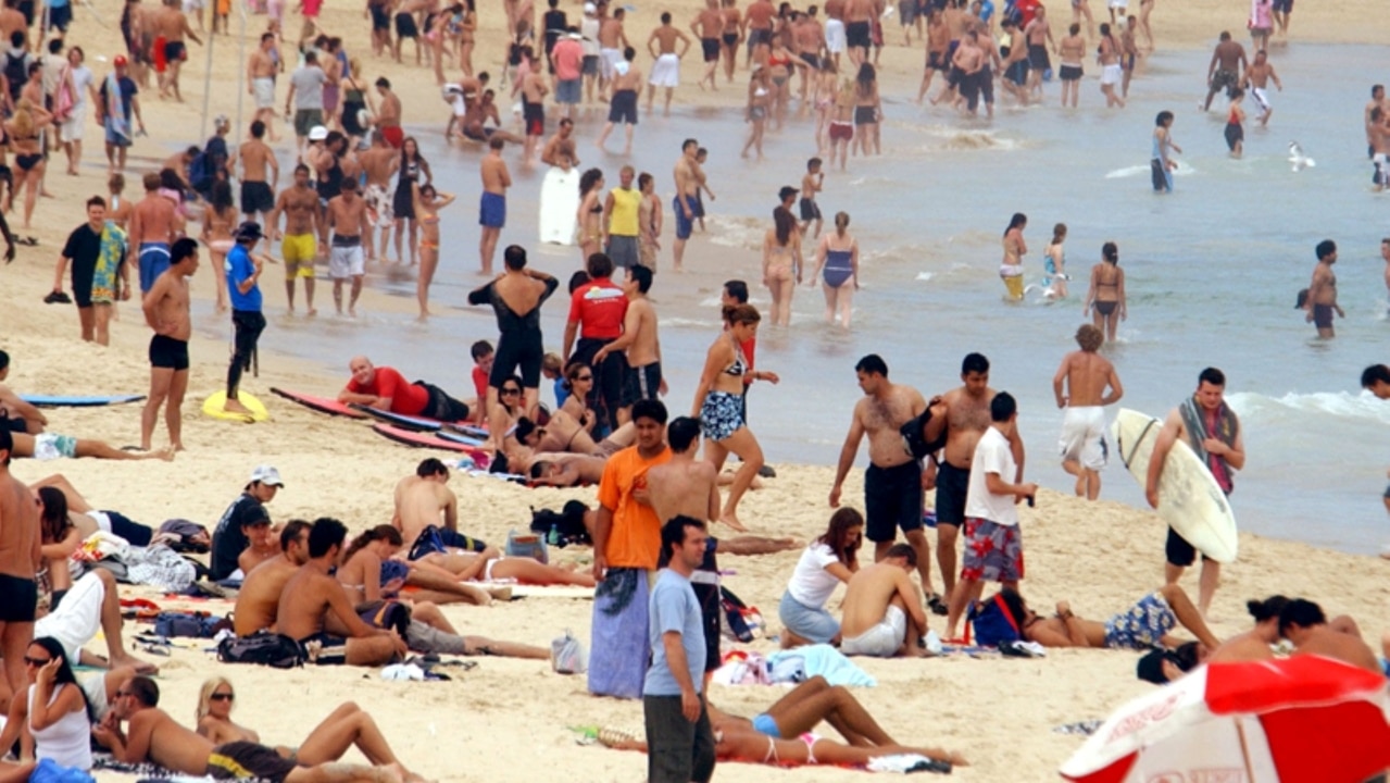 Sydney beaches close again as the public persist in ignoring social distancing rules