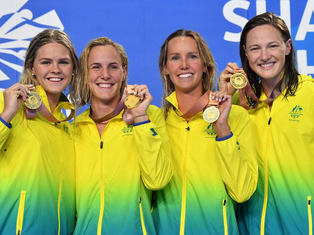 Jack (L) won gold as part of Australia’s women's 4x100m freestyle final team at the 2018 Commonwealth Games (AAP Image/Darren England)