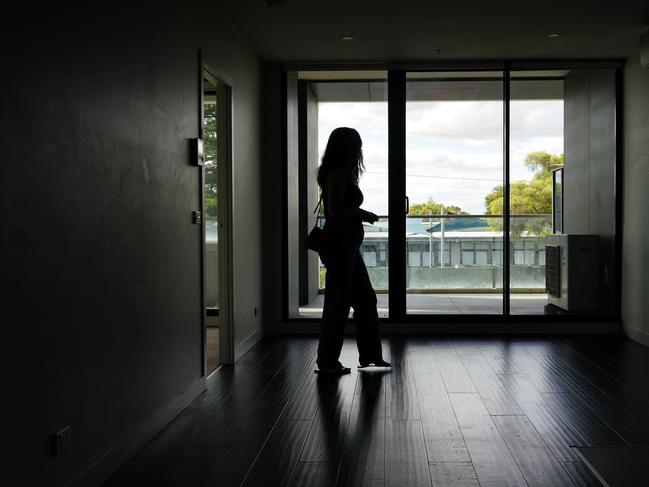 MELBOURNE, AUSTRALIA - NewsWire Photos 25 MARCH 2023:, housing, rent, rental crisis.People are seen attending a rental viewing in Ascot Vale., Picture: NCA NewsWire / Luis Ascui