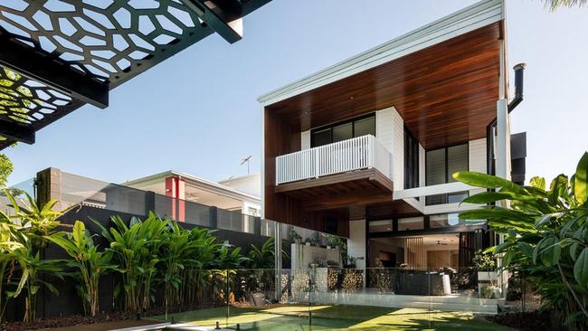 13 Gresham St, East Brisbane goes to auction at 2pm