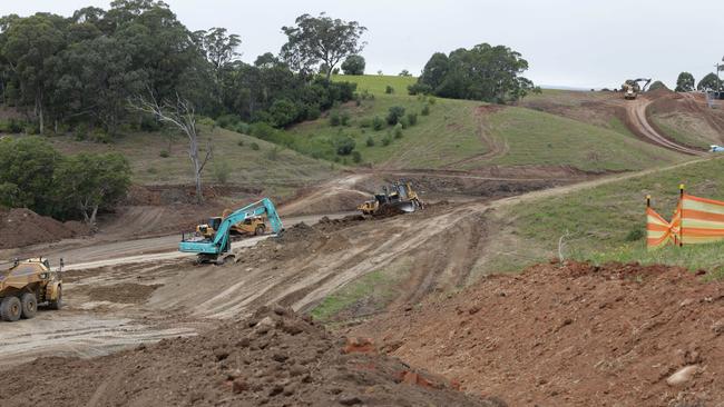 Construction is due for completion on the final stage of the Gregory Hills Drive link in mid-2018.