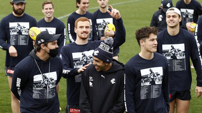 Teague (front left) shares a joke with Eddie Betts and a group of Carlton players at Betts’ last training session at Ikon Park.