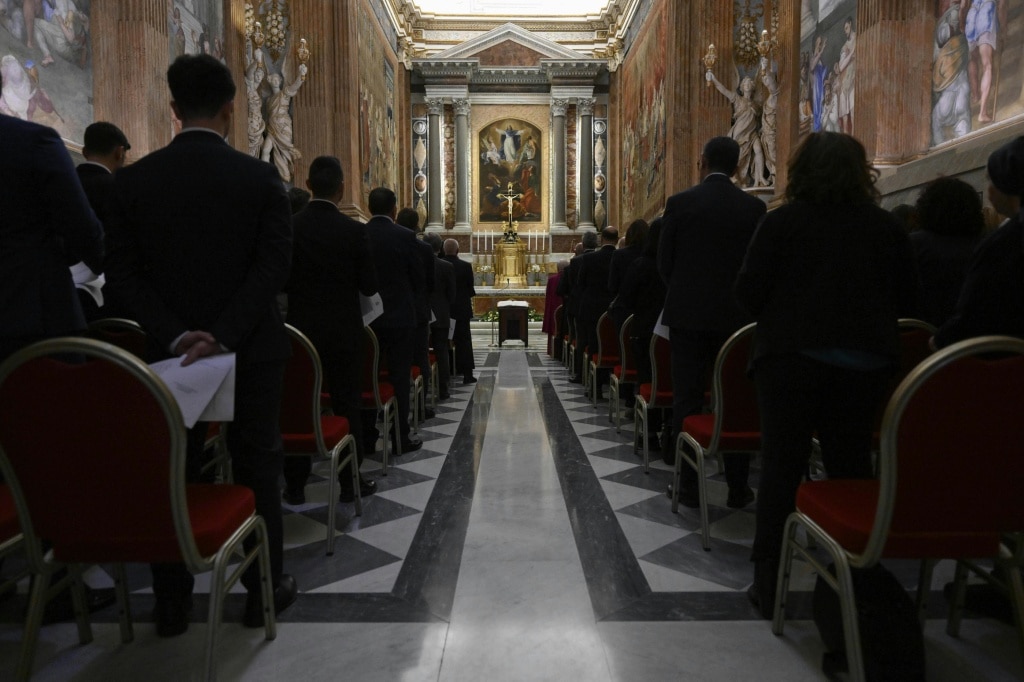 Cardinals to move into Vatican on eve of conclave