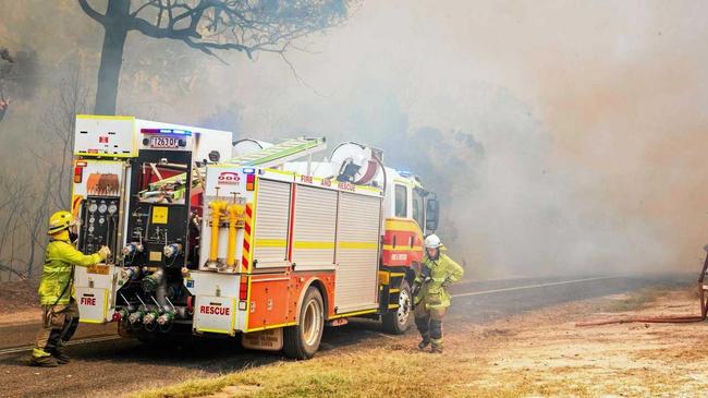 QFES images on the frontline of the Deepwater fire.