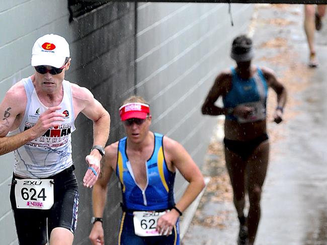 RB159022 (7dec08AG) Runners brave heavy rain during the Bribie Island Marathon on Sunday.