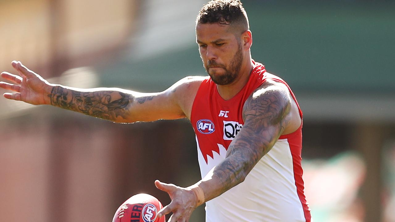 Lance Franklin of the Swans kicks for goal during the Round 23 AFL match between the Sydney Swans and the St Kilda Saints at the SCG in Sydney, Saturday, August 24, 2019. (AAP Image/Brendon Thorne) NO ARCHIVING, EDITORIAL USE ONLY