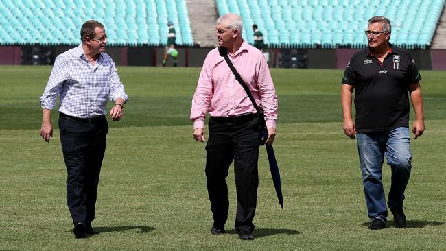 Graham Annesley, Shaun Wendt and South Sydney Football Manager Mark Ellison (R) inspect the SCG surface. Image: Toby Zerna