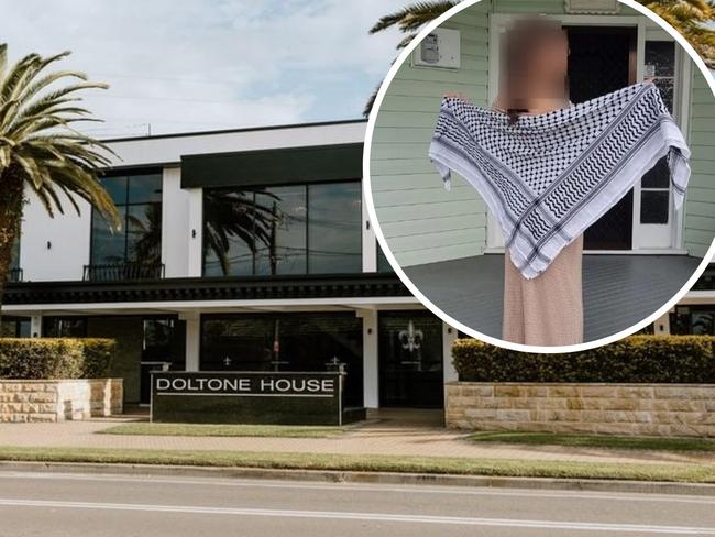 At least 20 students from a southwest Sydney school were given an ultimatum at their luxe Year 12 formal - remove the keffiyeh, or go home.