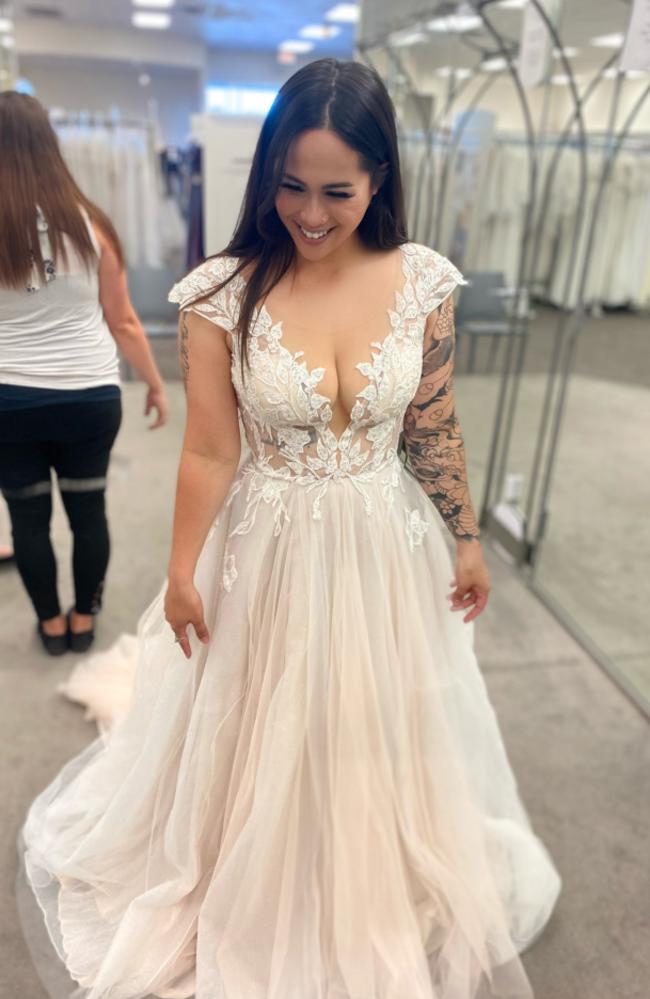 Kay, a mother-of-three, from the US, revealed how she copped a barrage of private messages from men after sharing this photo in her wedding gown. Picture: Twitter/mamakayponz