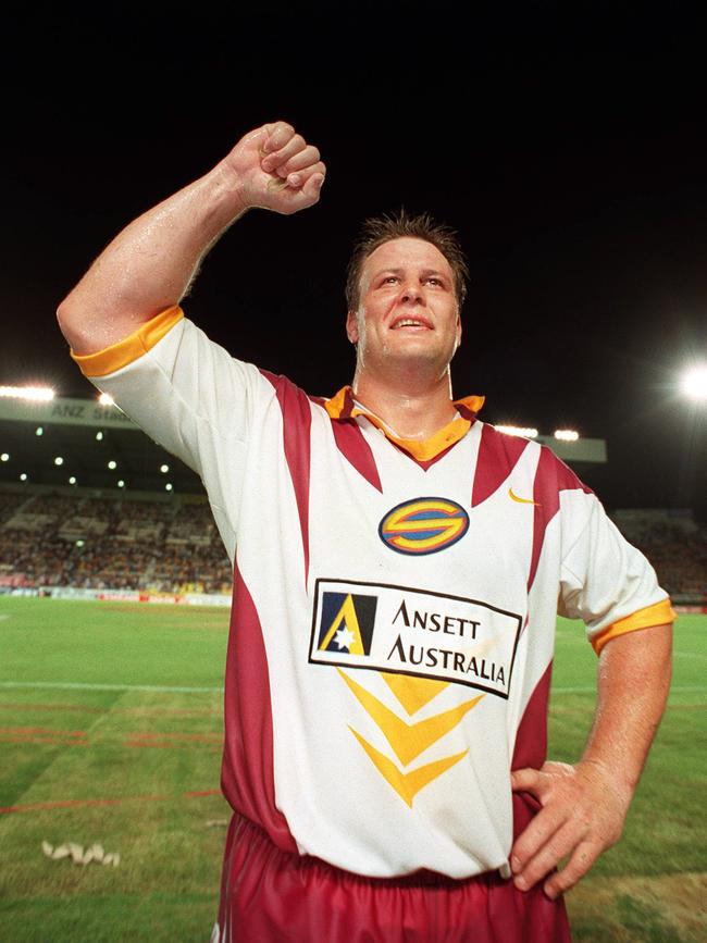 Glenn Lazarus steps up for the Brisbane Broncos against the Auckland Warriors in the opening match of the Super League season in 1997. Picture: Bruce Long