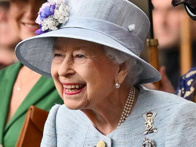 EDINBURGH, SCOTLAND - JUNE 27: Queen Elizabeth II during the traditional Ceremony of the Keys at Holyroodhouse on June 27, 2022 in Edinburgh, Scotland. Members of the Royal Family are spending a Royal Week in Scotland, carrying out a number of engagements between Monday June 27 and Friday July 01, 2022. (Photo by Jeff J Mitchell/Getty Images)