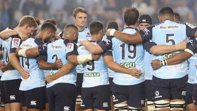 SYDNEY, AUSTRALIA - FEBRUARY 25: Dean Mumm of the Waratahs watches on as the Waratahs stand in thier huddle huddle for a minute silence in honour of former Wallaby and Waratah Dan Vickerman before the round one Super Rugby match between the Waratahs and the Force at Allianz Stadium on February 25, 2017 in Sydney, Australia. (Photo by Mark Kolbe/Getty Images)