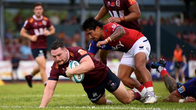 Matthew Faessler scores one of his two tries in Samoa. (Photo by Joe Allison/Getty Images)