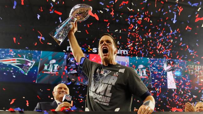 Tom Brady raises the Vince Lombardi Trophy.