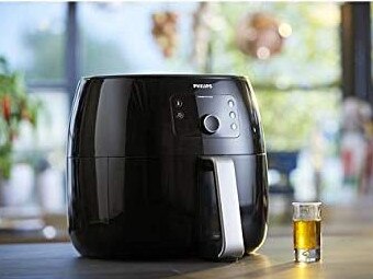 Get an awesome deal on air fryers and more in the Boxing Day sales. Image: Amazon.