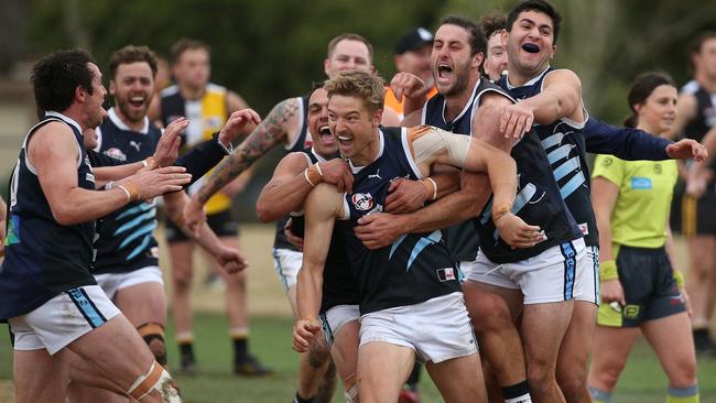 EFL: Silvan’s Leigh Kimpton kicks his 100th goal for the season. Picture: Hamish Blair