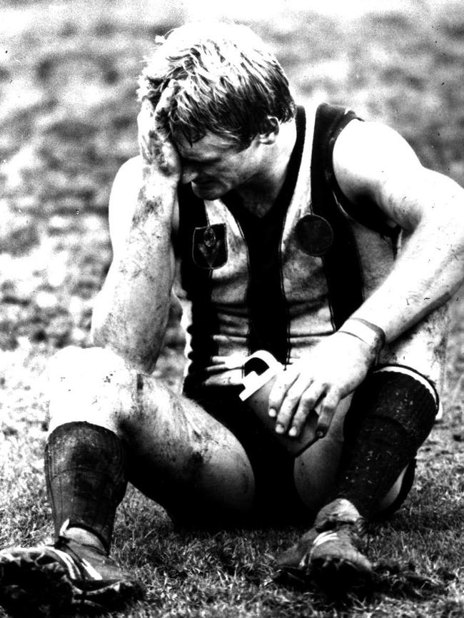 Peter Moore holding his head in anguish after the 1979 Grand Final loss.