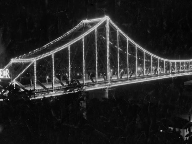 The Story Bridge lit up for the 1954 royal tour