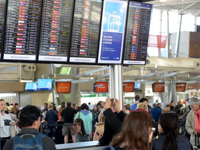 Flight delay and crowds due to windy conditions at the domestic departures in Sydney. Photo Jeremy Piper