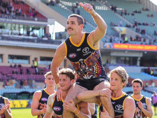 ADELAIDE, AUSTRALIA - AUGUST 23: Taylor Walker of the Crows gets chaired off after his 200th match by team mates Matt Crouch and Rory Sloane during the 2020 AFL Round 13 match between the Adelaide Crows and the Geelong Cats at Adelaide Oval on August 23, 2020 in Adelaide, Australia. (Photo by Matt Turner/AFL Photos via Getty Images)