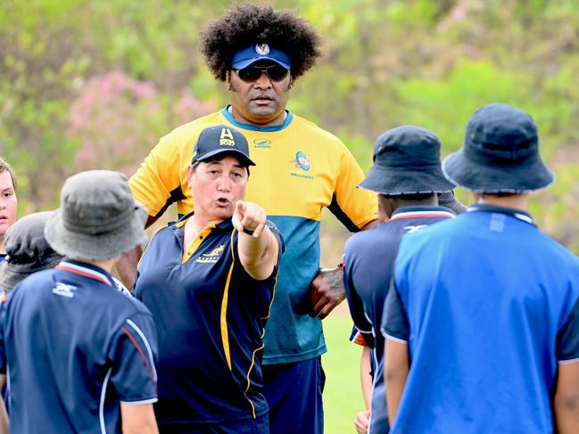 Rugby clinic at Mackillop Catholic College. Classic Wallabies Radike Samo and Classic Wallaroo Shirley Russell with students. Photo: Julianne Osborne