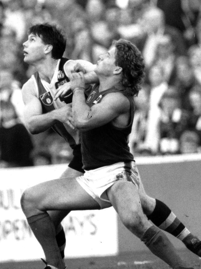 Danny Frawley struggles against Allen Jakovich.